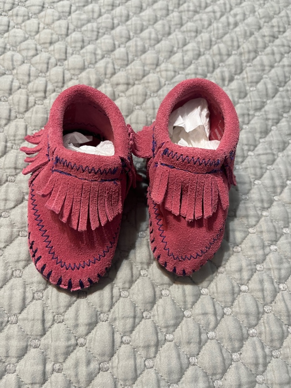 Minnetonka Kids Suede Fringe Moccasins - Pink